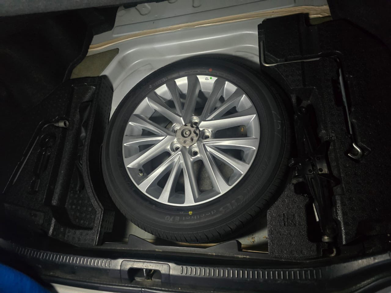 السلام عليكم 
للبيع مكلف بالنشر 
كامري 2017 GLX ام التريشة الحمرة
خليجي مكفوله كفالة عامه عدى شخط بسيط موضح بالسونار
رقم شمالي تحويل ثاني يوم
ماشيه 132 الف كيلو
السياره فول مواصفات 
حساس امامي
حساس خلفي
كامره
بصمه
فتحة سقف
بردة
كشنات جلد ومدوشمها فوكاه جلد ابيض
انارة داخلية بلادي لون ازرق+ وردي
انارة ترحيب
شاشة اعطال بالكيلو متر دشبول ذكي
مكان السيارة ديالى 
للاستفسار اكثر ***********
