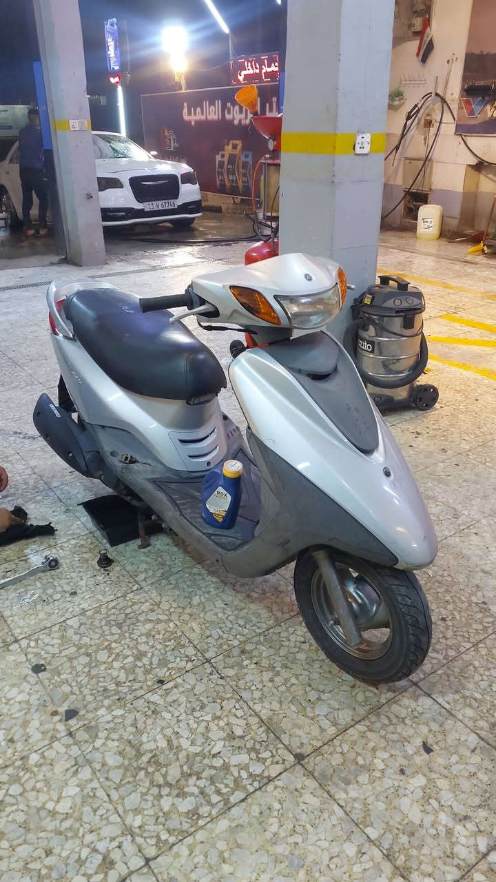 بريز لايت عالي كابريتر ٣ شهور من نزلتها رمبه ماشيه ٢١ الف 
نظيفه مرتبه برغي واحد ما مفتوح بيها مكينه ناعمه وحلوه 
مكاني بغداد *********** السعر ٩٥٠ الف
