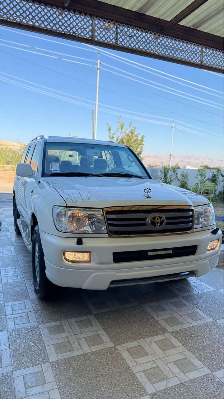 مونيكا موديل ٢٠٠٧  سه دةفي بي بوياغ 
فول مواسةفات . مەکينە گير اكسل بەشەرت نەكراوە تەوە 
هيچ مەسريفيكي تيدا نيە جاهيزە . جوار تايەو ويلي نوي لەبنە ٠ رەقەم هەولير. ٢٠٠ هەزار هقيقي روشتوە .
نرخي ٢٣٨ $ توزيك مجال . *********** كويسينجاك, أربيل
