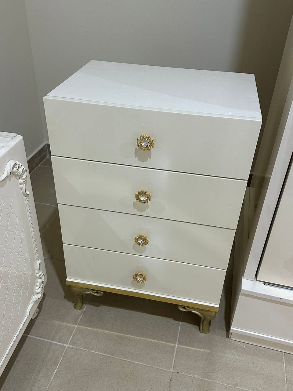 غرفه نوم 😴 🛌 💤 تركيا 🇹🇷 
7قطع شرط النضافه 🪵 
توصيل 🚚 محافضات متوفر 
السسسسسعر 450 وبيها مجال 
بلازما حجم 43 
للتواصل او استفسار. 🧐 تواصل واتس اب 
***********
