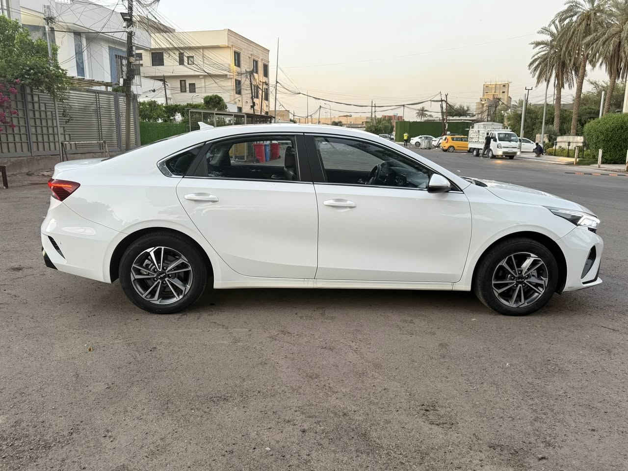 للبيع  /كيا K3 موديل 2024
ماشية 36 الف
بيها منظومة غاز ايطالية وعازل حراري للجام
رقم بغداد
مكفولة من الصبغ
بيها شخط ورصعة بالبنيد
مكانها بغداد - العطيفية
السعر 131$
للاتصال ***********
مكلف بالنشر هذا رقم صاحب السيارة
