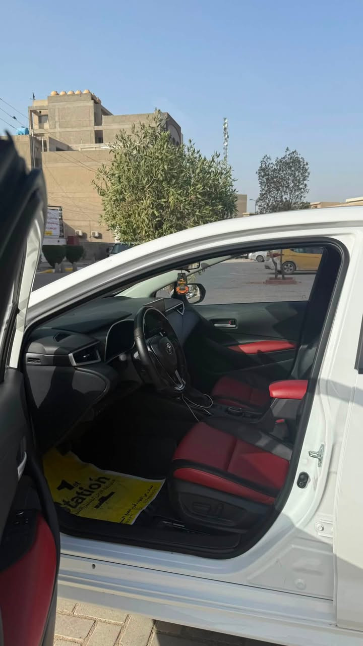 🚗 تويوتا كورولا 2025 هايبرد (Toyota Corolla Hybrid 2025) الشكل الامريكي للبيع
المواصفات والتفاصيل:

 الموديل: 2025 (هايبرد)
 المسافة المقطوعة:27250 كم
 الرقم: بغداد الدولي الجديد (بإسمي وتحويل مباشر)

 الموقع: بغداد - حي الجهاد

🔹 المواصفات والكماليات:

 البصمة: بصمة دخول وخروج + نظام ترحيب
 السقف: فتحة سقف (سلايت)
 الشاشات: دشبول إلكتروني ديجيتال + شاشة وسطية كبيرة + تبريد شاشة
 الإضاءة: كشافات زنون LED
 التكييف: قطعتين تبريد (أمامي وخلفي)
 التحكم والقيادة: تحكمات أزرار ستيرن كاملة + أنظمة قيادة متعددة + نظام القيادة الكهربائي EV
كشن تحكم كهربائي 

أنظمة الأمان والمساعدة:
 رادار أمامي + نظام تحديد وتنبيه الخروج عن المسار
 نظام التوقف الذاتي (مانع الاصطدام)
 مستشعر وقارئ العلامات المرورية
 كاميرا خلفية دوارة
 هاند بريك بصمة (دكمه) + نظام Auto Hold

 بيها دطخه ب جاملغ اليمنه موضحه ب صور قبل التعمير 

💰 السعر: 148 ورقة ($) وبيه مجال قليل للجادين.

📞 للتواصل والاستفسار: ***********
