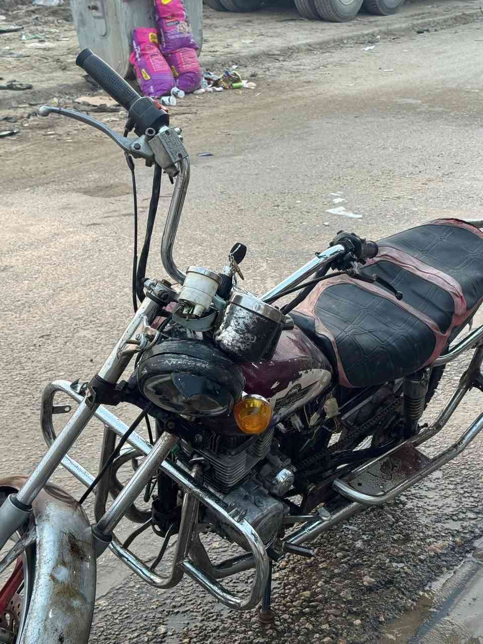 للبيع دراجه جونده الدراجه قوية كلش صالنصات جدد تجفيته جديده المكينه ناعمه تجي تشوف بعينك الدراجه نضافته كدامك تاخذه ما تتعب بيه بانزيناتك ودهنك وتتوكل الدراجه اوراق وسنويه ورقم أسود (((((((((((السعرررررر300 وبيها مجال)))))))))مكانها النجف الاشرف المشخاب ما أرد فقط اتصال لا تراسل والرقم***********
