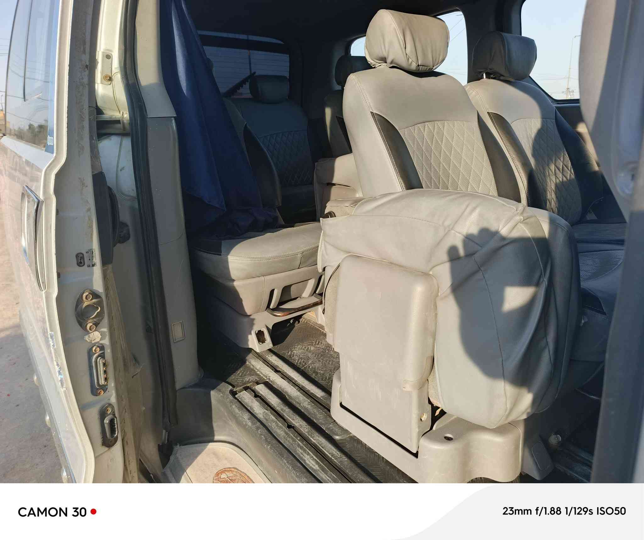 ستاركس 2009مسكر اصل كير اوتو 
بيها صبغ احزام جماليه وضربه بالمدكر الايمن بدون تصليح ع وضعه السعر 
135

***********
