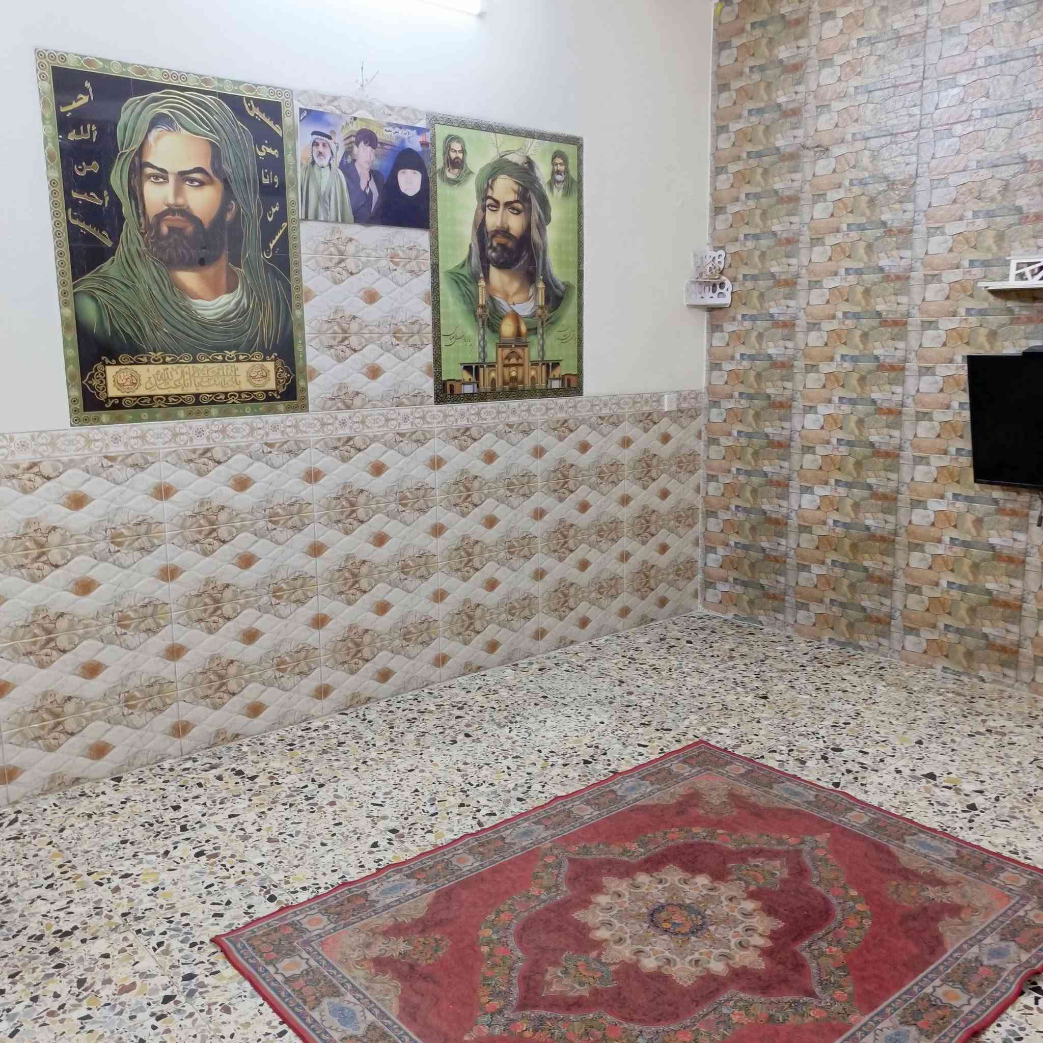 السلام عليكم بيت 150متر طابقين ونص بشارع ابو الدهن الفرع الي مقابيل اسواق هاجر يحتوي البيت علا
السلام عليكم بيت 150متر طابقين ونص بشارع ابو الدهن الفرع الي مقابيل اسواق هاجر يحتوي البيت علا
أستقبال ومطبخ 
غرف نوم عدد ٧ وحدة من الغرف نضام السويت حمام داخل الغرفة
منور ثنين 
وحمامات ٣ 
وسطحين البيت كامل من كلشي ولمنطقة كاملة من الخدمات
السعر ١٧٥ مليون وبي مجال 
للتواصل ***********/. ***********
