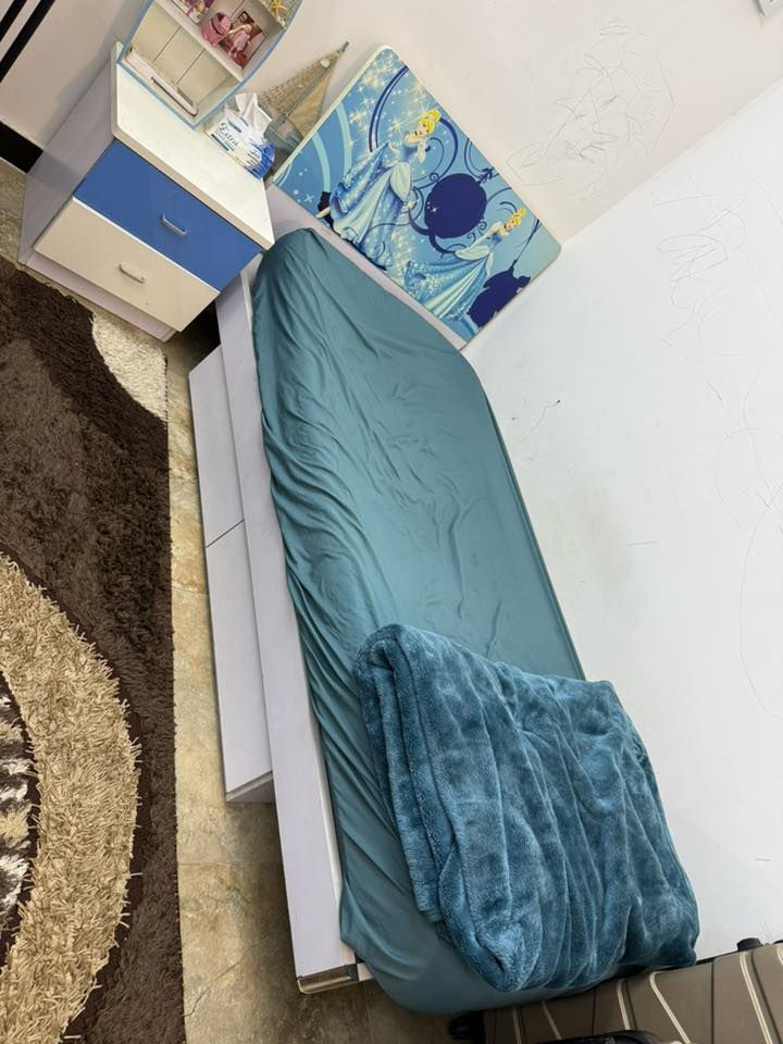 غرفه نوم ام النفر بناتي نظيفه
***********
