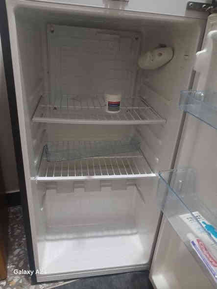 السلام عليكم 
ثلاجة للبيع كلش نظيفة سعرهاب150 وبيها مجال 
اتصلو على هذا الرقم ***********
