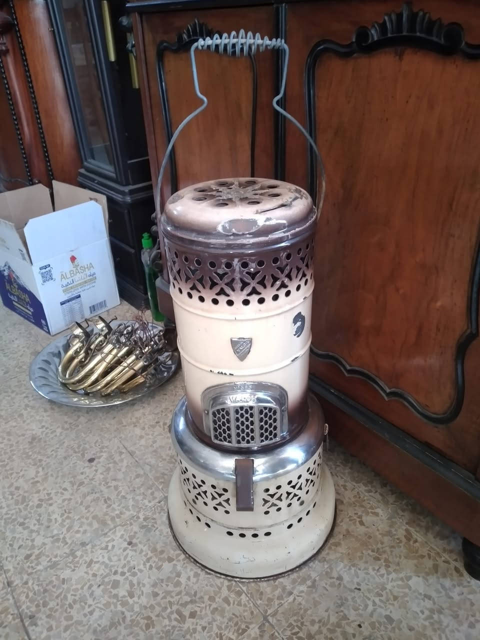 صوبه انكليزي قديم (  VALOR   فالور  الشجاعة  )
 خزان  نحاس
شرط الشغل والنظافة عالية


**إذا كنت صاحب هذا الإعلان وتريد حذفه لأي سبب، رجاءا أرسل رسالة إلى الدعم الفني**