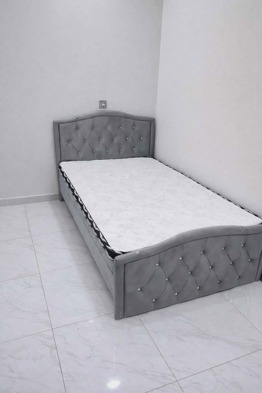 🔥 سرير دوشمه خشب نفر ونص 🔥
تصميمه مرتب وجذاب ويعطي غرفتك لمسة دافية وحلوة، وخشبه قوي يتحمل ويعيش وياك سنين 💪
خلي نومك غير واحصل على راحة تستاهلها 😌✨
📩 للحجز والاستفسار راسلنا خاص 
📞 متوفر توصيل داخل بغداد والمحافظات


**إذا كنت صاحب هذا الإعلان وتريد حذفه لأي سبب، رجاءا أرسل رسالة إلى الدعم الفني**