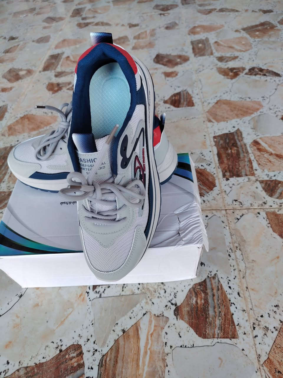 السلام عليكم .. 
احذية : رجالي ( بوتين ، اسكچر ) ، ولّادي ، نسائي ، بنّاتي ..
بأسعار مناسبة جداً ..
م / داخل الصفحة موجود انواع واسعار الأحذية ..


**إذا كنت صاحب هذا الإعلان وتريد حذفه لأي سبب، رجاءا أرسل رسالة إلى الدعم الفني**