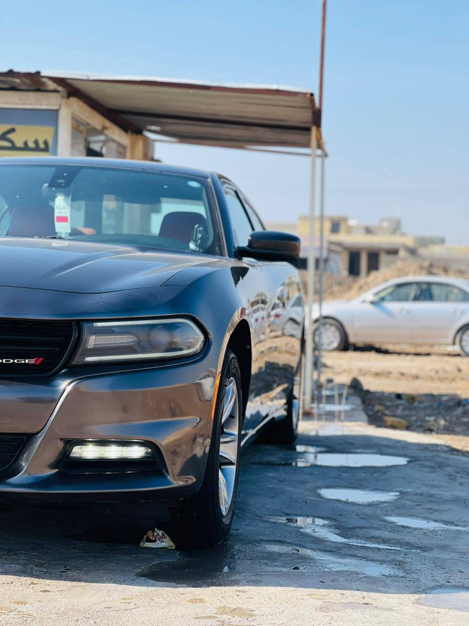 السلام عليكم جارجر موديل15 Sxt الرقم سليمانيه باسمي  تريد تحويل أو وكاله هزة ب شهر 3 تسقط سياره داخله حادث بسيط ونزلتهن صور الحادث بأمريكا جاملغ خلفي كلير والعراق صار جاملغ ثاني خلفي وجاملغ امامي نفسه بي بارد مفتوح وبنيد نفسه مفتوح مبدلين المكينه ونفس رقم شاصي مال بنيه مطابق ويا السياره وبيها قيق الجنطه مقسم بجم كبس وبدون ايرباك كير مكينه حداديه تخم تاير بشرط جاهزة على اخرى حبايه ماشيه 190 كشنات حضن وكشنات تتدئف شاشه جبيره بدون سيرفس برمجه كامله 
مكانها واسط الكوت السعر 170وبيها مجال 
الرقم ***********
صور سونار موجوده
