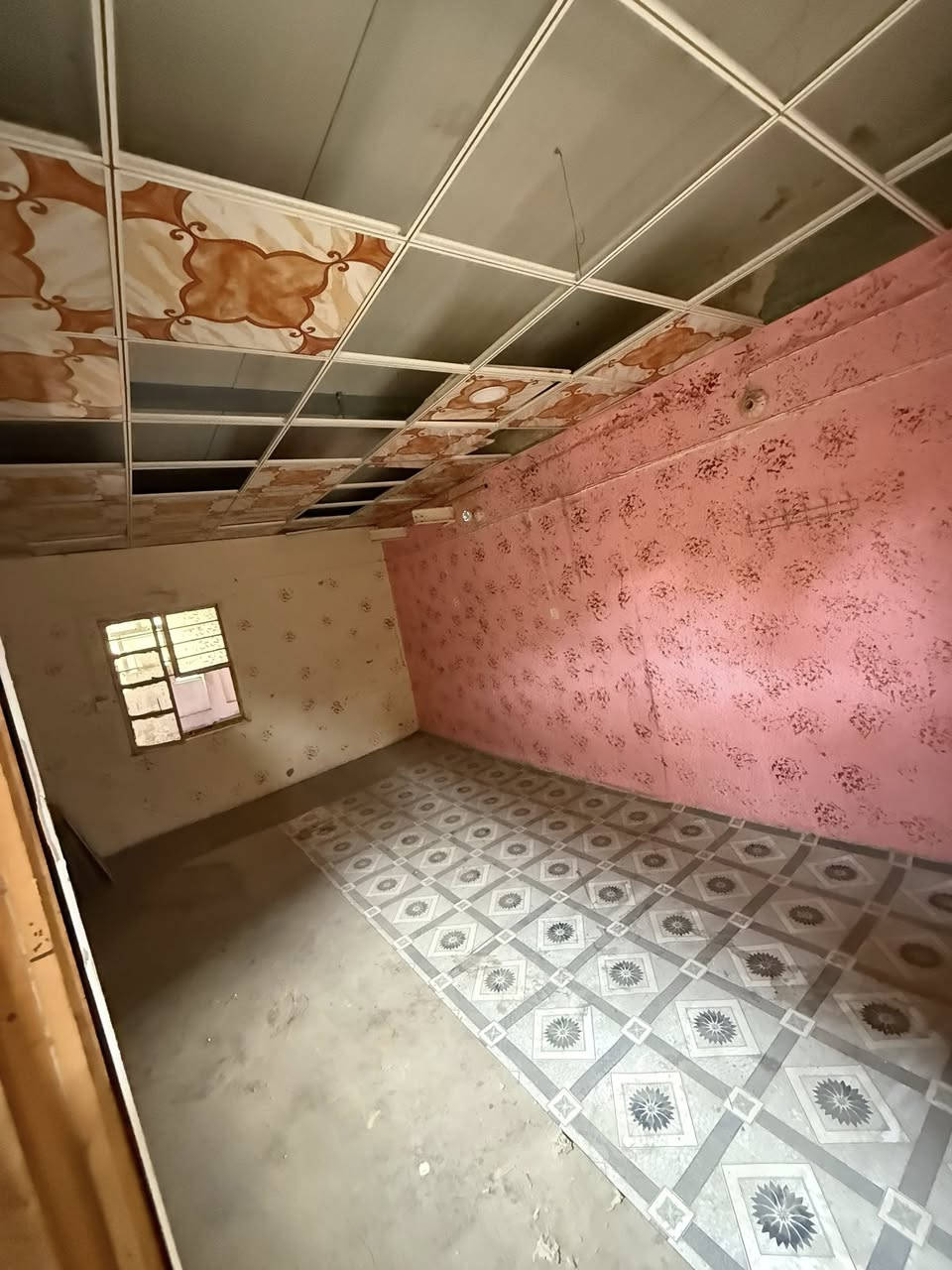 مشمل للايجار ( عكاده )
يحتوي على /
3غرف نوم وصاله ومطبخ وخدمات 
📍 موقعه الاعظميه شارع عشرين مقابيل مثلجات المائدة 
ايجاره 450 قفله
الاستفسار : ***********
