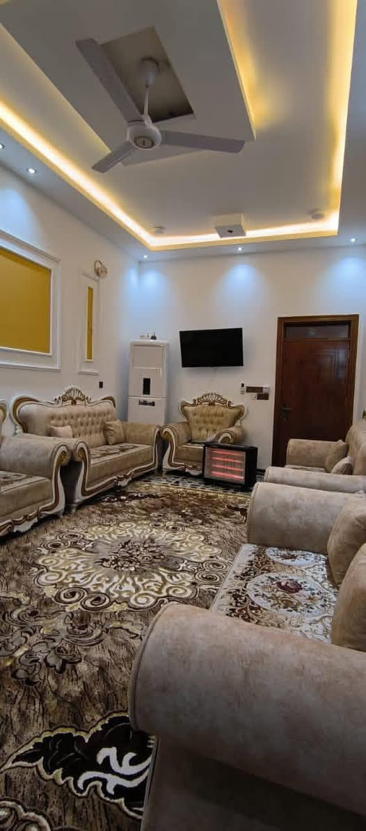 #للــــــبيع 

منطقة الـ 24 خدمات مجاري ارصفة 

رابع بيـــت عن شارع 60 

مساحة 150 

4 غرف نوم 

الارضيةًمرمر مجهز بـ 5 سبالت 

و 3 سخانات 
حديث بناء 2025 

السعر المعلن 210 مع الاثاث بدونه 205

‭***********
