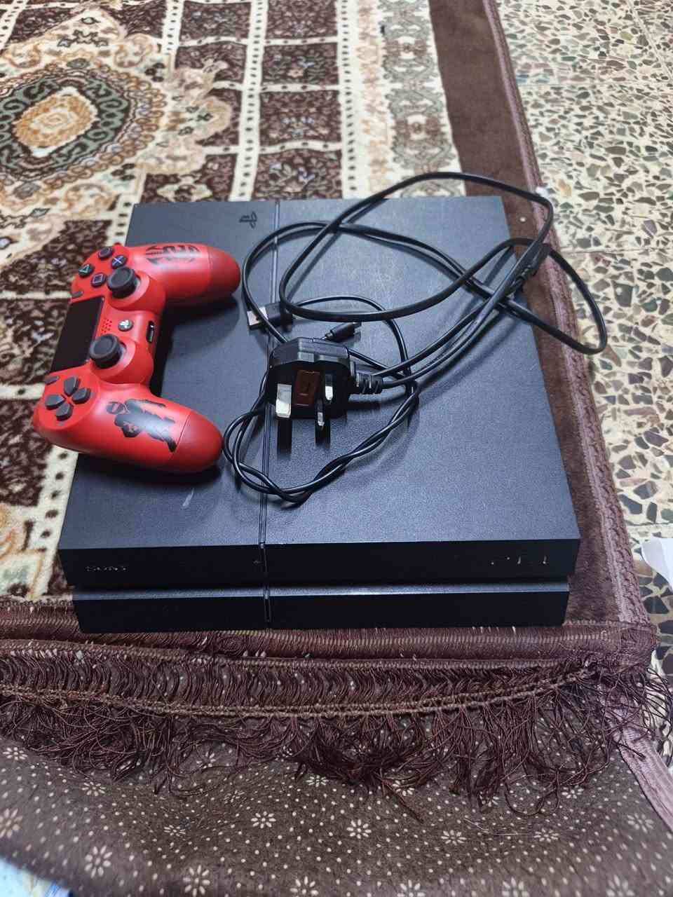 السلام عليكم بلي4 فات ملحقاته كاملة يده وحده  وبي ألعاب فيفا2023 حرب  سعر 300 وبي مجال أو مراوس ب سلم***********
