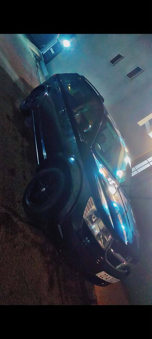 دوج جورني ٢٠٠٩ سته سلندر خمسه راكب السياره بيها قطعتين صبغ و رقم سنويه جديد بسمي سعره ٨٥
***********
