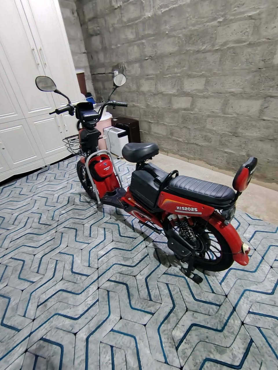 سلام عليكم عدي بسكل شحن نضيف صرله شهرين يمي ٤٠٠ بي مجال العنوان الصياده ***********
