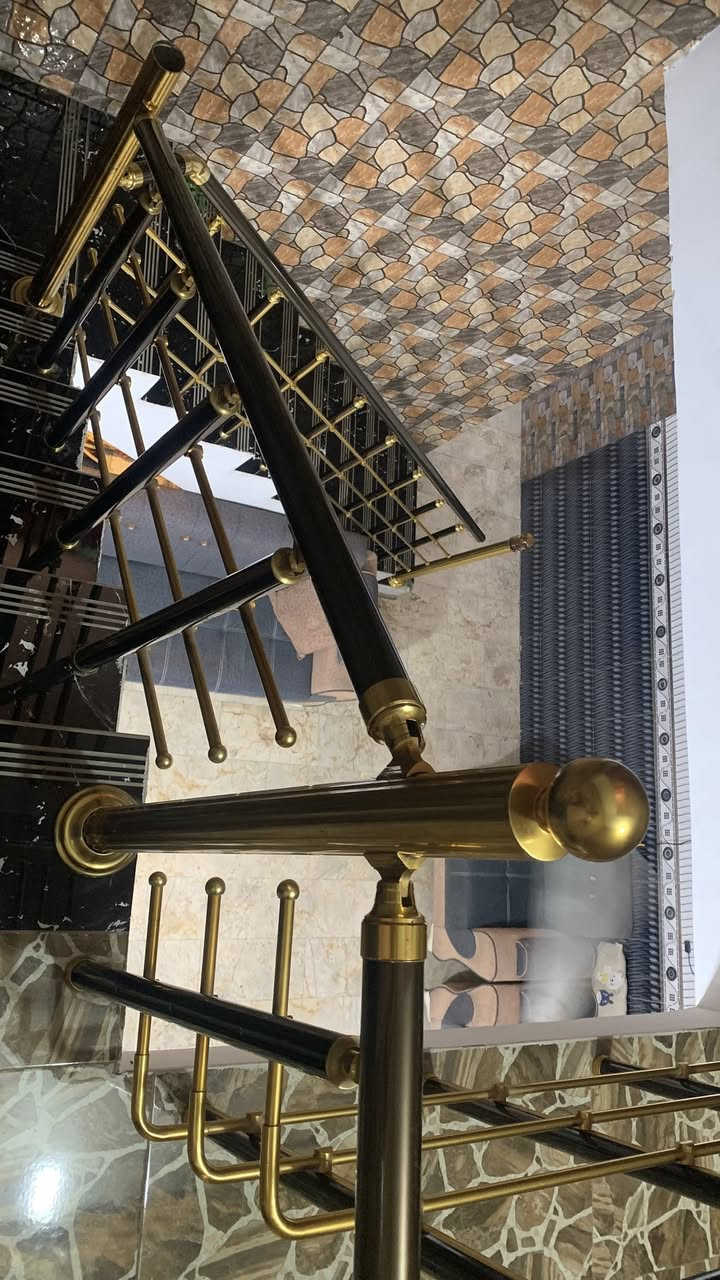 الدار للبيع مساحه 120 متر واجهه 5 ونص ونزال 25 / العنوان الامين النواب قرب حسينه امام المهدي البيت يحتوي على كراج +استقبال + صاله + مطبخ حار بارد +حمام / الطابق الثاني يحتوي على 3 غرف نوم + حمام + بيتونه + سطحين🏠/***********
