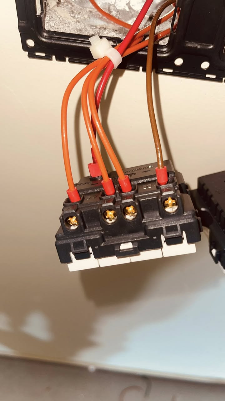 تم والحمد لله تشطيب منزل  🏠 سويجات شركة tucsonعمل بدقة واحتراف اتصال كادر
موبايل 📲 ***********
