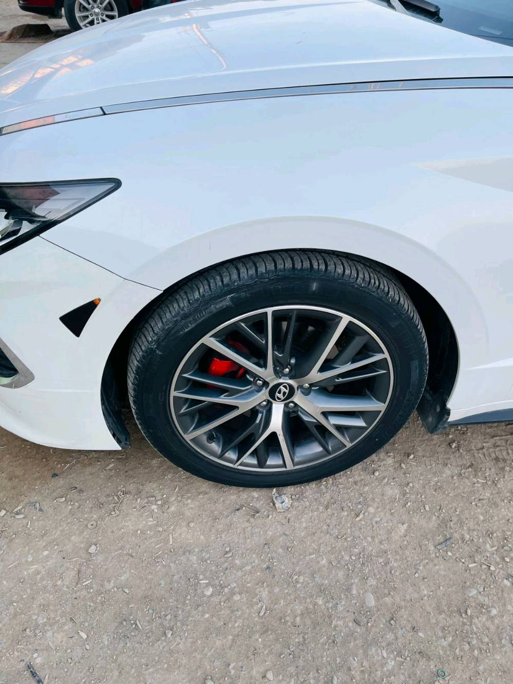 سوناتا موديل 2020 محرك 2500 رقم أرييل بأسم البائع وارد امريكي كلين مكفوله من الضرر والغرق جديده كلش ع وضع الشركه برغي مامفتوح بيها ماشي99 الف ميل بغداد شارع فلسطين مكان السياره 