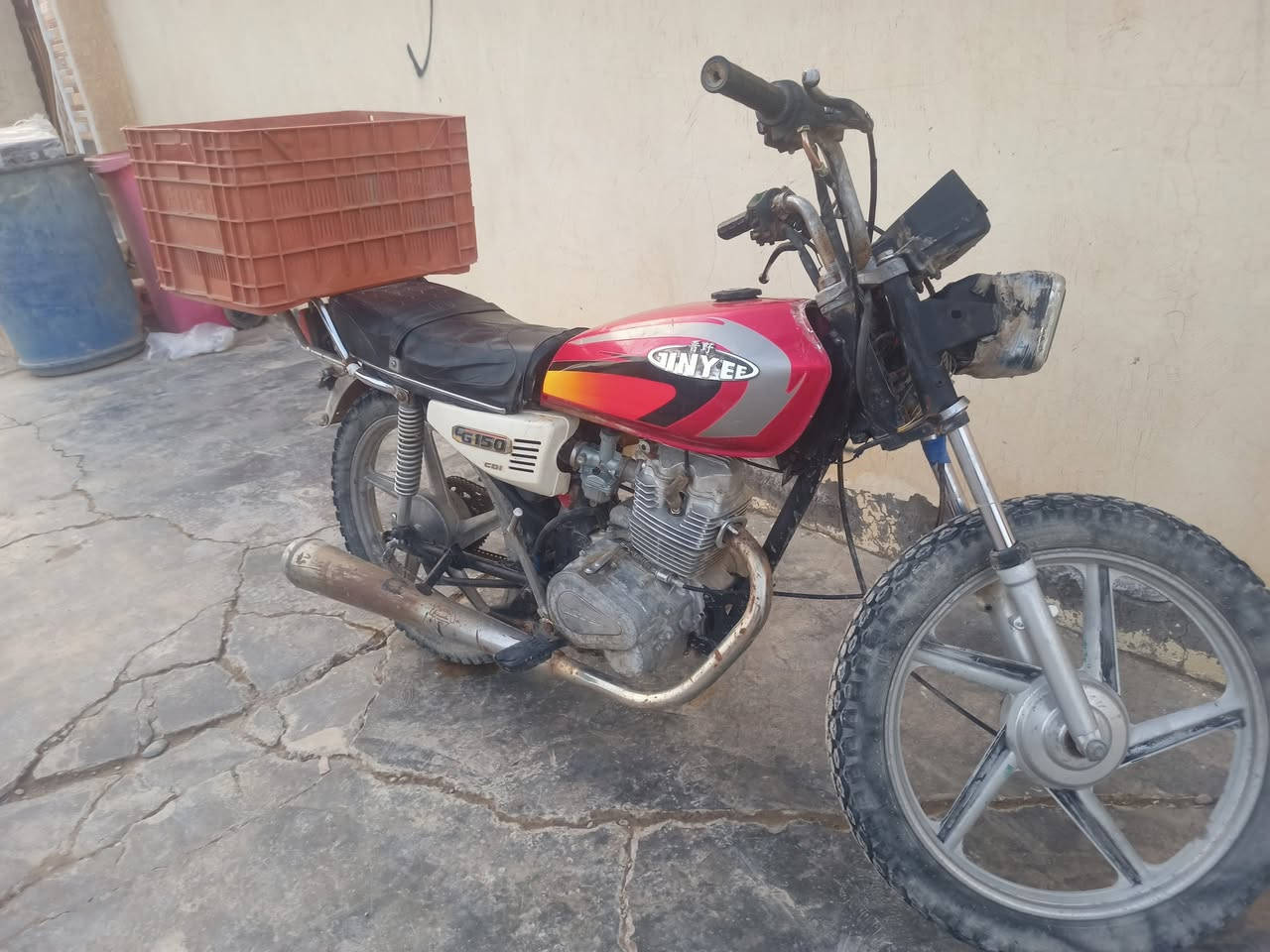 اسلام عليكم دراجه نامه موديل١٩ دراجه ناقصها بس حديده مال بريك او تلحمها موجوده والنمره الثالثه تخرط مايكلفنك ١٠ الف دراجه مابيها ايشي هندر واحد نشطه  ٥كيير محرك  نضيف مامفتوح الجاملق الامامي موجود بس حاطله تاير خلفي ومايرهم لازم تاير امامي بريك  امامي شغال وبكلايت شغال ضو شغال هورن شغال  السعر ٢٥٠وبي مجالل للشراي  مكان تكريت القادسيه  للاستفسار على الرقم***********
