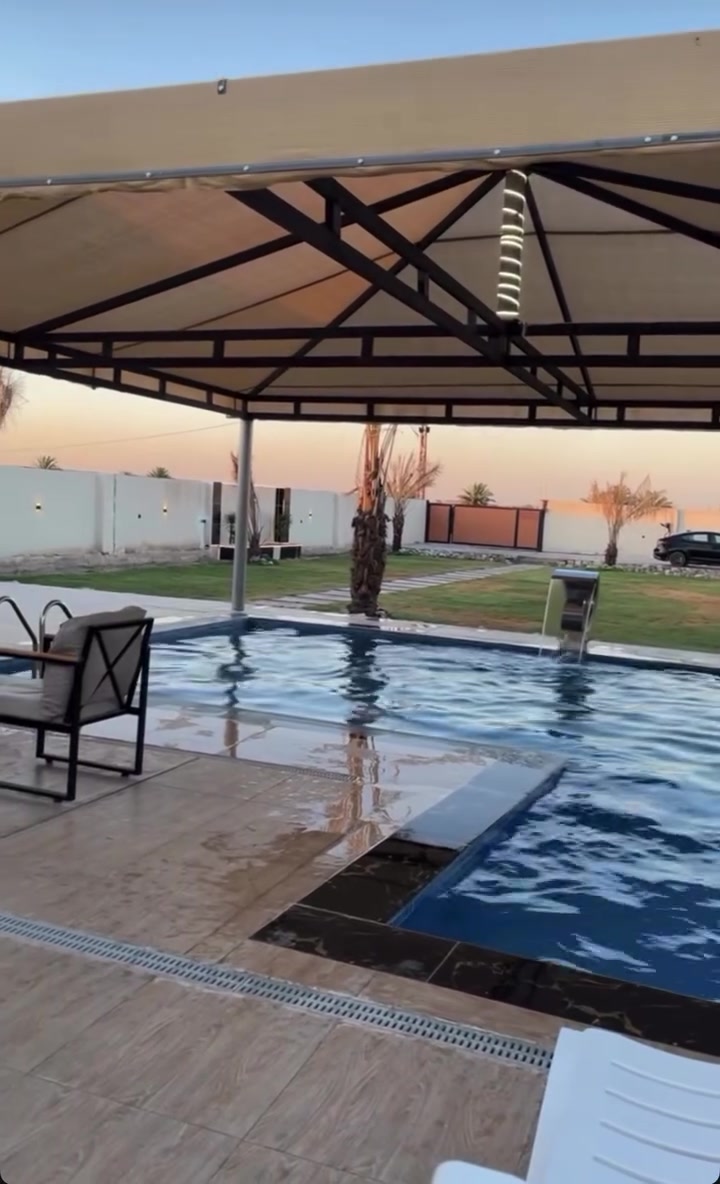 الحر مالة حل؟ 
إلّا بهيج مكان 🌊☀️ 
الجو محتاج هيج لمة   
جيبو كرايبكم الحبابين 😂
 (مزرعة العائلة تايم) 
توفرلكم مفهوم جديد للاستجمام العائلي بخصوصية تامة وراحة 
 جهزوا غراضكم واحجزوا مكانكم هسة! 🌴
           سريع الدوره يوسفيه الجديد _هورجب
 ‭‬نظام شفتات الصباحي والمسائي _المناسبات الخاصه  للحجز   تواصل معنا دايركت او على الرقم  ***********
