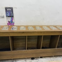ميز معسلات+ فحم  ١٠ خانات معسل و ٥ خانات فحم  العرض ٢٤٤ الارتفاع ١٠٠  ...