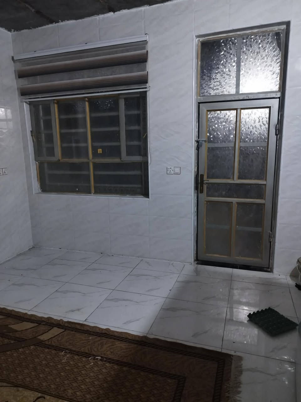 بيت مساحته ٢٠٠ متر طابو زراعي سند ٢٥ مكانه بالهاشميه البيت يتكون من غرفتين 4%5+صاله 4%6+صحيات داخليه 2ونص ×2ونص+منور 2×2+ مطبخ بارد 4×4+مطبخ حار 2×4 وستقبال 6×4+حوش وطارمه 9×و150 يريده مراوس مو بيع بيت ازغر كون هم بالهاشميه ليريده يتواصل ويه راعيه اني مكلفه ***********
