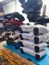 اخوان يتوفر صيانة جميع أجهزة الألعاب بلي اكس بوكس وصيانة الجويستك علما...