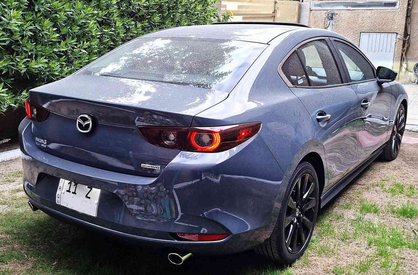 ‏ MAZDA 3 ( SKYACTIV G ) 
          ( AWD ) -  2024
        CARBON EDITION 
مكينة 2500  تنفس طبيعي المرغوب 
تقريرها  (مياه) بسيط 
والسيارة شغالة من امريكا
بدون ضرر ومكفولة عام وعلى وضعية الوكالة
جديدة وبحالة الزيرو
المواصفات فول ١/١
مرقم بغداد / حرة السيارة ودخول جديد
لون سموك الجديد
بصمة
سلايد روف 
ماوس تحكم شاشة يم الكير
عدادات ديجيتال
سستم سماعات 
خاصية القفل التلقائي
مري قلابة ع بك 
اشاير بالمري 
رادار محيطي 
نقطه عمياء
رادار تحديد مسار
رادار خلفي اوتو بريك
رادار امامي 
شاحن موبايل وايرلس
كامرة خلفية دوارة
هاند بريك بصمة
اوتو هولد بريك
حساس اجتياز
وضعيه قيادة ((سبورت))  
دبل اكزوز ((اكتف))
كشنات جلد لون ماروني مميز بلادي
كشنات كهرباء
كشنات تدفئه
تحكم كامل بالستيرن
تبريد شاشة لمس منفصل للسائق والراكب 
الإضاءة الداخلية لد زنون
لايت امامي زنون مع لد نهاري
بك لايت لد
ويل بلاك حجم 18 اسود
السعر /  185$
                                     بغداد/الرصافة 
***********
