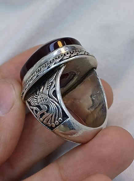 لمن يبحث عن العقيق اليماني الطبيعي ب الون الكرزي الملكي 🍒
و مع صياغة يدوية ثقيلة جدًا و شفافية حمراء دم ❤️‍🔥
قطعة نادرة ومن النوادر 🔥💎
📩 للتواصل على الخاص أو عبر الواتساب: ***********
#مزاد_ابو_اشرف_اليمني
