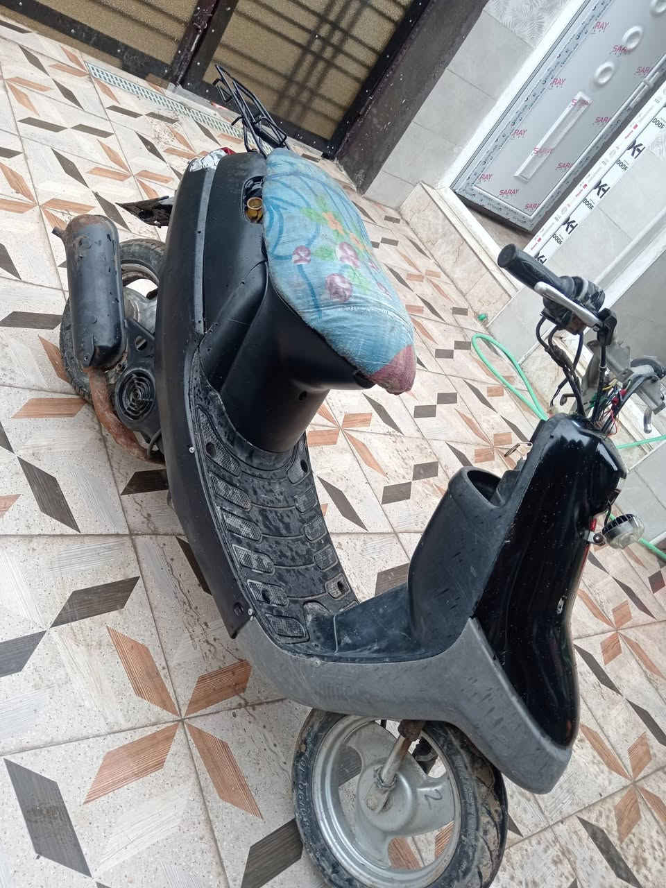 السلام عليكم دراجه بطه خطين النقص البيه كدامك نضيفه السعر ١٥٠ وبيه مجال رقمي ***********
