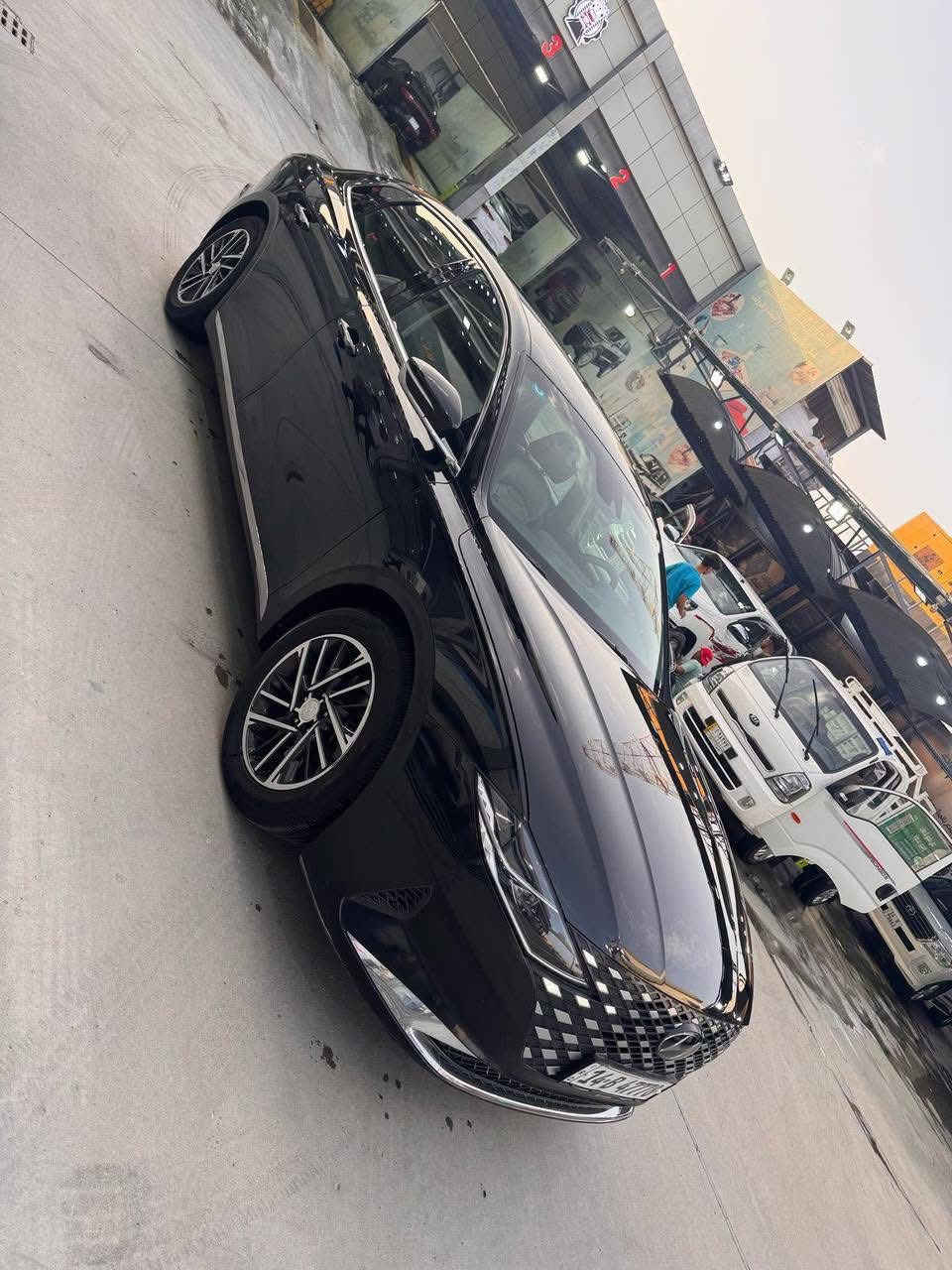 هونداي ازيرا گراندور 2022
لون اسود موديل 2022 و ماشية 53 ميل
 

( بيها فقط جاملغ امامي تبديل 
وصبغ كلير الجاملغات الخلفية بدون حادث بدون ضرر ) 

……..  مواصفات السيارة  ………

مواصفات فوووول

وارد كوري  بانزين 

محرك 2500 تنفس طبيعي

كشنات جلد 

بصمة تشغيل و ابواب 

جام امامي خلفي اوتو 

تدعم كار بلي و اندرويد اوتو 

٢- كاميرات خلفية

لايت امامي دبل عدسة زينون + انارة نهارية

بگ لايت خلفي led 

٤- الكشنات الامامية اثنينهم كهرباء 

الكشنات الامامية تدفئة + تبريد 

الكشنات الخلفية تدفئة 

حساسات امامية + خلفية

رادار امامي + جانبي + نقاط عماء

انارة ترحيب عند الاقتراب من السيارة

مري شفط + اشارة بالمري

زر للتحكم بارتفاع اللايت الامامي 

منافذ للطاقة و الشحن امامي + خلفي 

شاحن وايرلس 

تبريد منفصل للراكب و السائق 

قطعتين تبريد امامي + خلفي

تدفئة بالستيرن 

جنطة كهرباء + فتح عند الاقتراب

3 وضعيات للقيادة 

هاند بريك بصمة كهربائي

نظام Auto Hold اوتو هولد 

انارة حمراء بالابواب 

حساسات بالابواب للتنبيه عند فتح الباب و سيارة 

قادمة من الخلف 

نظام المحافظة على المسار 

كروس ( تحكم بالسرعة )

نظام ترحيب صوتي

تخم تاير مشيلن 

رقم بصرة هزة جديدة 
السعر 190 

***********
