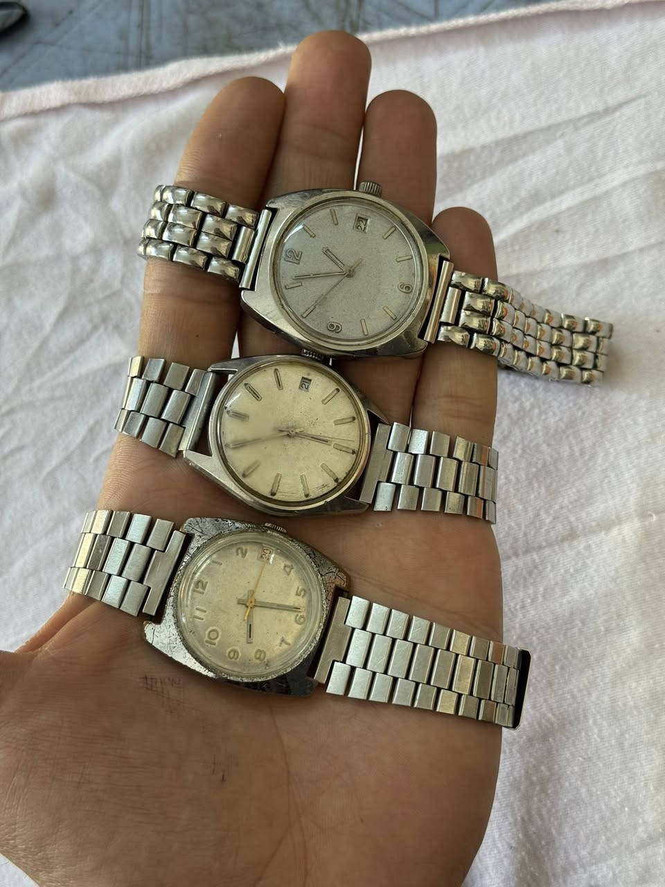 مجموعة ساعات للبيع
اتوماتيك /تكويك
سويسري
عدد 18
كلهم شغالين 
سعر القطعة 32 الف
يوجد توصيل لجميع المحافظات 
***********

