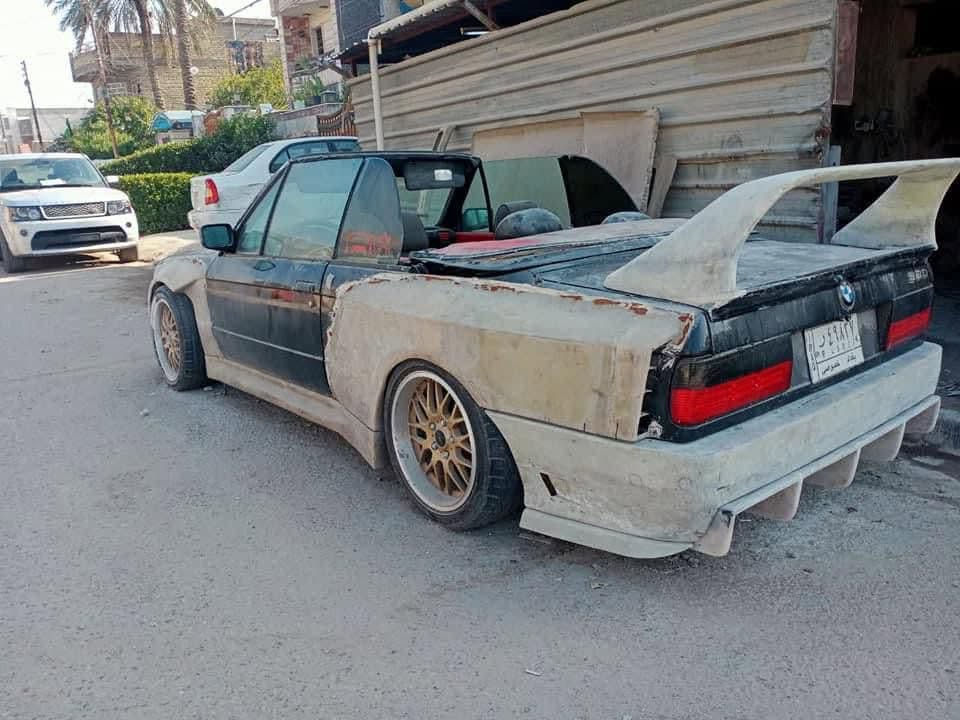 سلام عليكم شباب. زعره تك باب موديل 90 اصل 6 سلندر  بغداد موازي
حوضهة ولا غلطه كلش نضيفه شواصيهة 
تعمرت من فترة بس نتركت وصارت بيهة ملاحضات ماعندي مجال حته اشتغل بيهة 
السياره يرادلهة تنشد غراض الداخل والملاحضات الي بيهة بالخارج ينصبغن لان اني ماسسههن صقل وبخ وحته الصبغ موجود اسود ملكي
 
بيها مكينه دبل فانوص سكليتر كهرباء
كير عادي كلج دبل فانوص 

اكسلها ملحوم مقفول وانطي وياها اكسل مفتوح 
وياها بكلايت led سموك 
وياها تخم لايت اصلي بلاد جدد لوك مشتريهن حاويه الهة 
السياره يرادلهة تتقفل كهربائيات مكينه. لان بس منزل الطابوكة وتاركهة وداخلهة والخارج مثل ماذكرت 

بيها تخم ويل 15 مشفف 5 براغي محولةاي ويلكب ابالك تشدلهة يعني

عليها كت باندام مشتغله اسعد ابو الشعب. بسعر سياره الله شاهد بس هذا الكت 
ومصبوغه ب10$ قبل لتنترك 
وملكطه خياسات بسيطه جانت بيهة 
ومبدل بيهة بوب وقبق جنطه حاويه جدد قبل الصبغ

ملاحضه السياره تفيد واحد يرتبهة ويقفلها صح تطلع لقطه بشكلهة وبنفخاتها كلش قوية قطعه تصير  
كلشي ذكرت لحد يكول شبيها سعرها 35 ورقة وبس صبغها والكت مالتهة 33 مكلفات الله شاهد من عده الي ذكرتهم

***********
