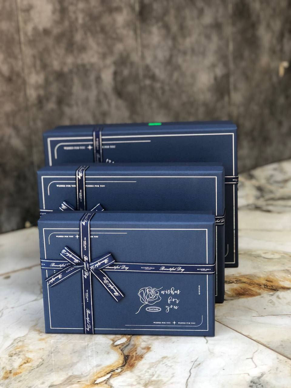 كوزمتك و مكتبة ايليا
_ بوكسات هداية ✨ 
- بي بعد لون أسود 
سعره : ٣ قطع ب 12,000 ألف وبي مفرد 
و يوجد تغليف هدايه طلب ***********
