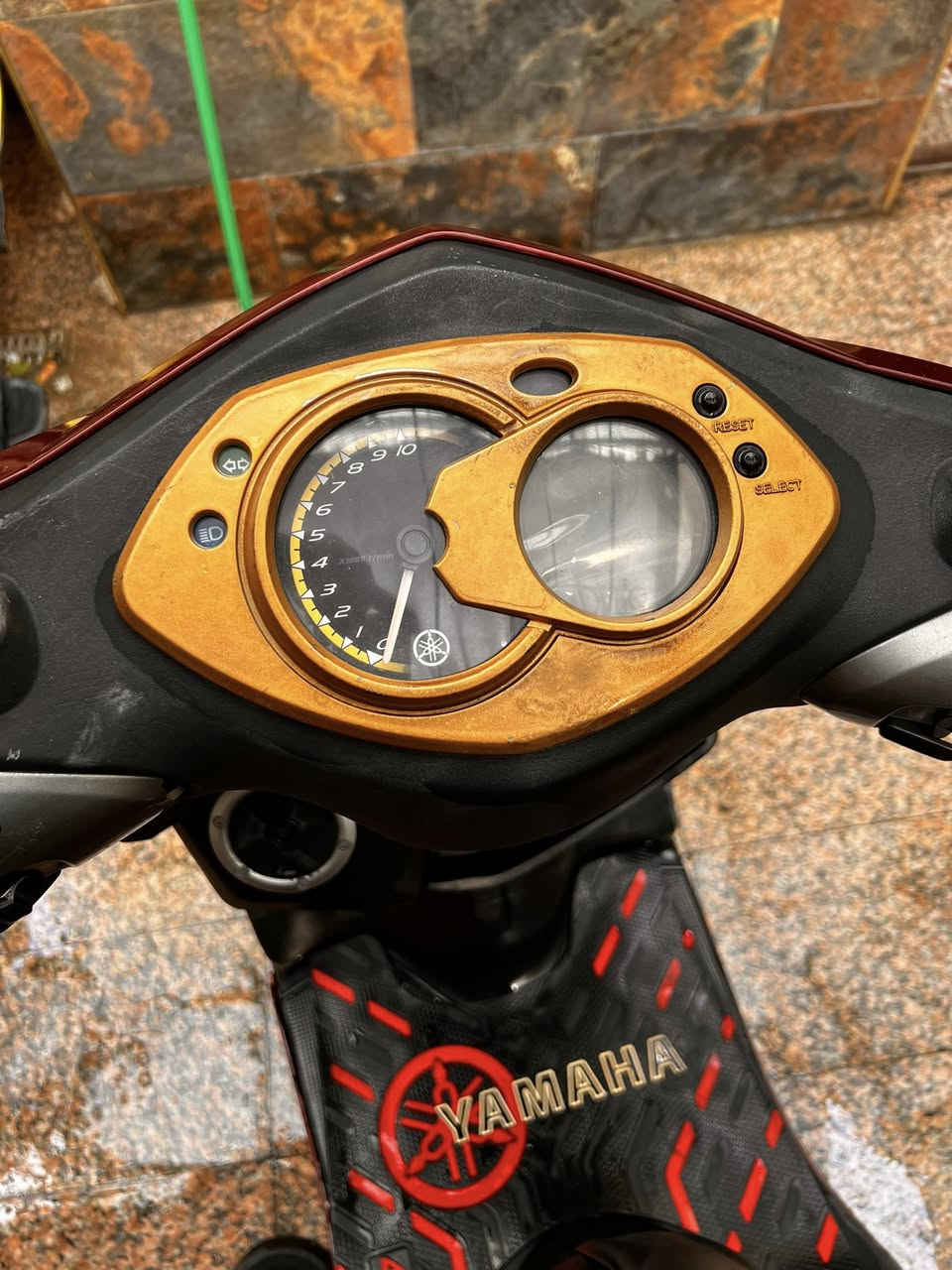 سلام عليكم دراجه سكنس فحل لبيع نوع كابريته الدراجه مامتعوبه الدهن الي اديره كله موتل كامله من اي نقص بيهه حساس كلبه كفرات مختم وبيهه منفيس دخول الدراجه اصوليه وكلشي شغال بيهه وغراض الي وياهه من اشتريتهه ليهسه مو جوده وياهه جف ونضاره وقناع ومرايات وياه كاعيه عله شرط تاخذهه بدون اي نقص مكاني بغدادالحريه سعر ٧٢٥للتواصل ***********واتس
