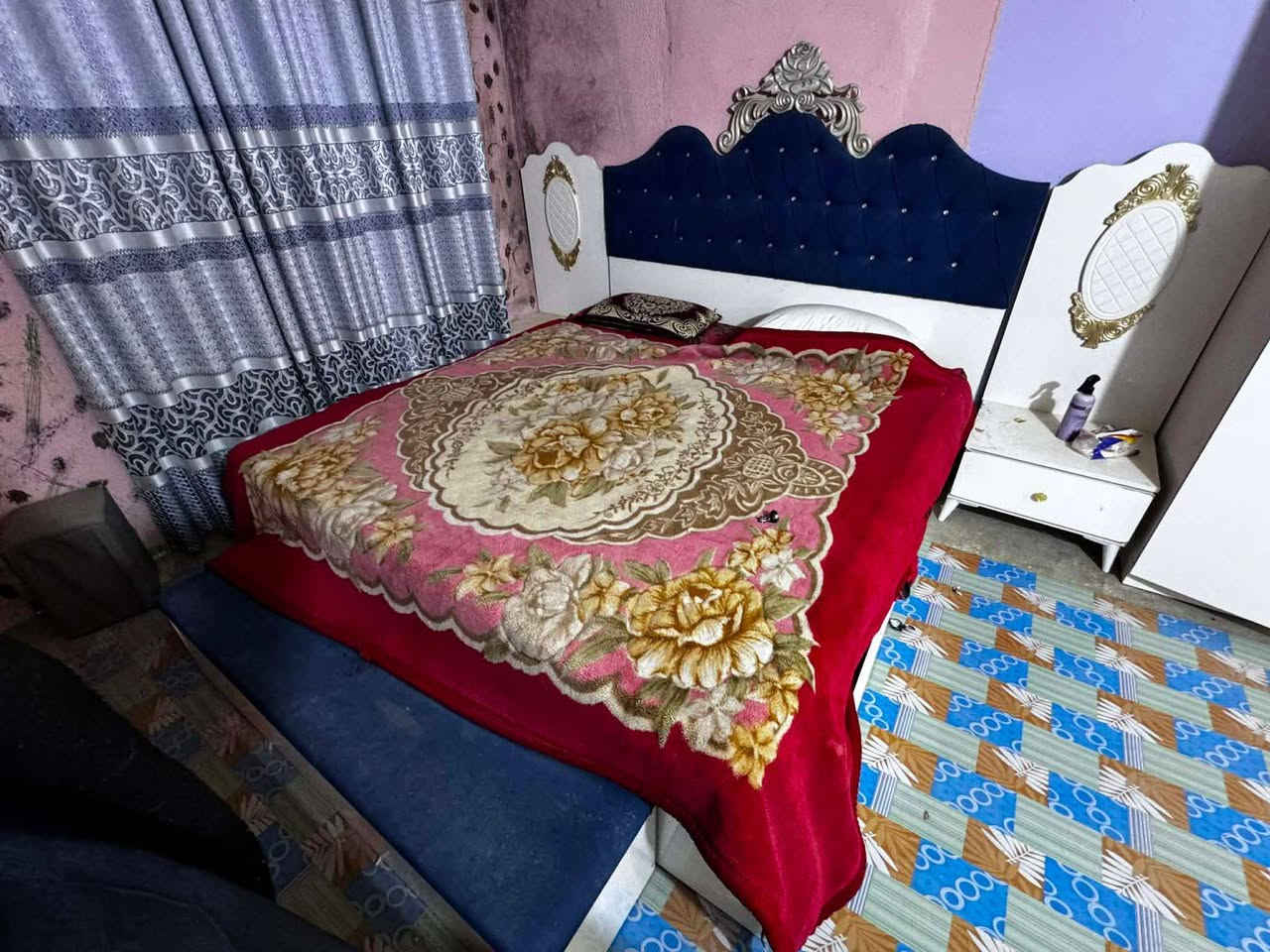 شقة طابق ثاني جاهزة للبيع مع غرفة نوم تركي وسبلت مربع هاديء تبليط قرب شارع الصحوة  سعر مناسب 12 
ايظا شقة ارضي بدون مساحة كما موضح بالصور شارع تبليط قرب مولد ابو نزار خلف صيدلية ابو اية نقص سياح صاده عل الشمس سعر 12ونص 
*********** بي وات ساب
