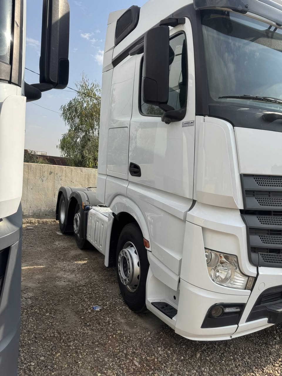 سلام عليكم اكتروس وحش عدد ثنين موديل٢٠١٧ سنكل امامي بلادي منفيس دخول طريبيل يترقم اي محافظة عدا شمال كور عالي حجم ٤٧١ حجم سياره ٢٥٤٥ لاستفسار ***********  /***********
