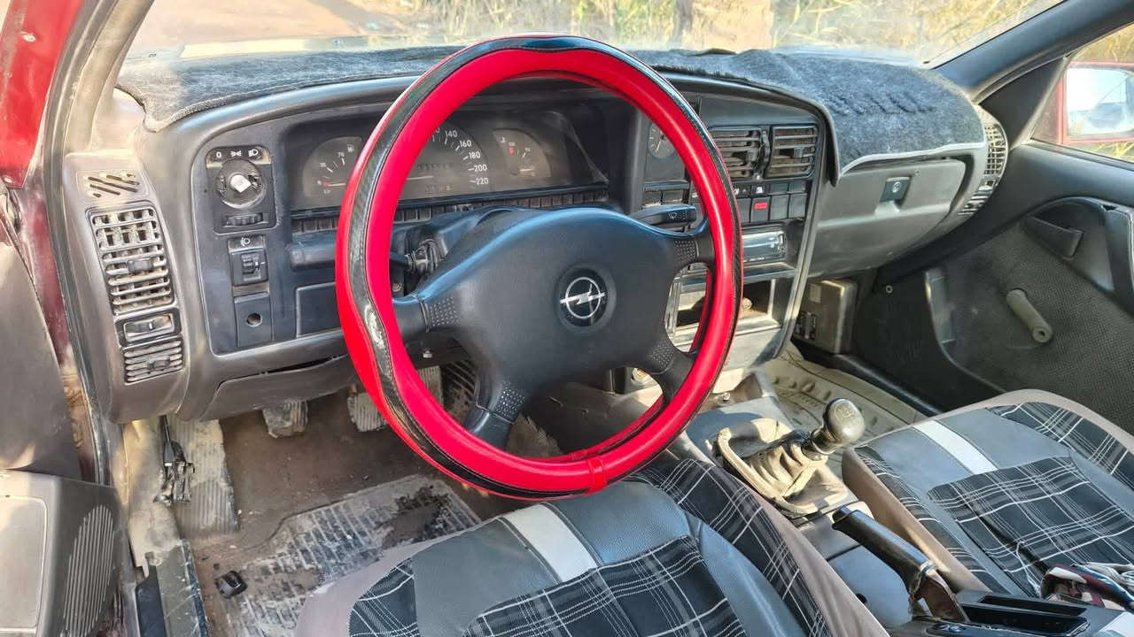 أوبل للبيع محرك وكير وحداديه زينات سنويه ماساقطه رقم بابل مداور ثاني يوم سعر ٢٣ وبيه مجال عنوان كوفه حي ميسان ***********
