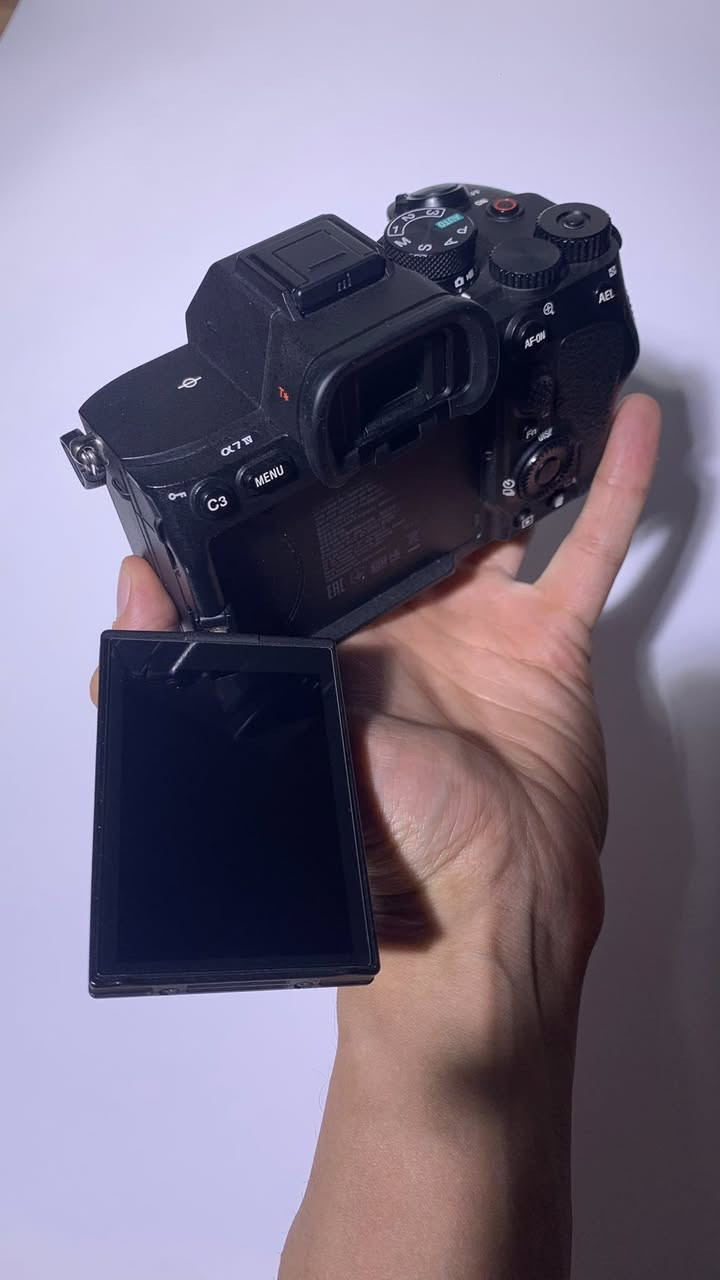 Sony a7iv
بيها نقطة بنفسجيه صغيرة 
شتر ١٨ ك
بمليون ٥٥٠


**إذا كنت صاحب هذا الإعلان وتريد حذفه لأي سبب، رجاءا أرسل رسالة إلى الدعم الفني**