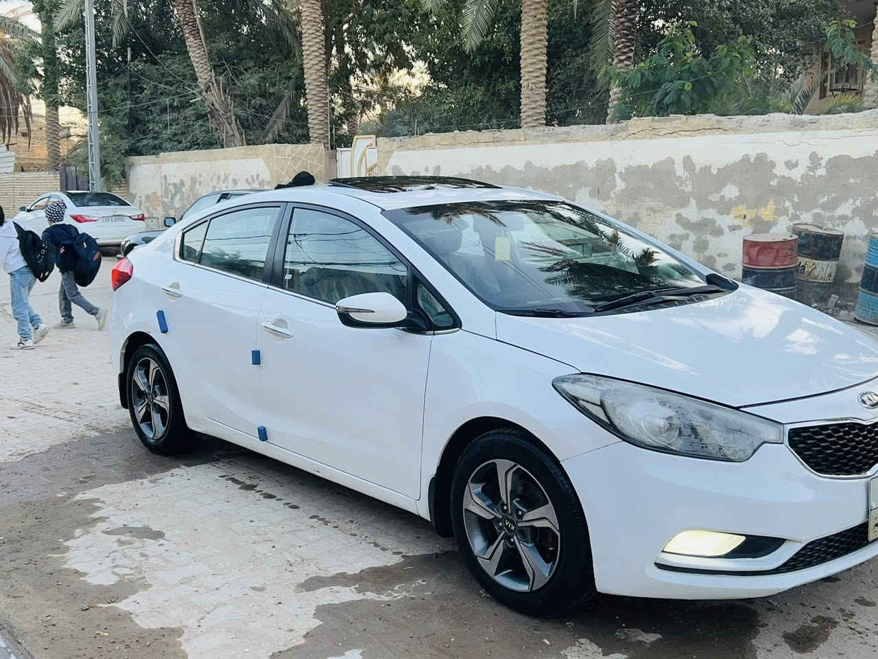 سيرتو مديل 2014خليجي مكفوله من الصبغ والتبديل فقط بارد شي قليل بل باب فول موصفات محرك 1600 بسم كردي وكاله او تحويل السعر 122  لاتصال ***********
