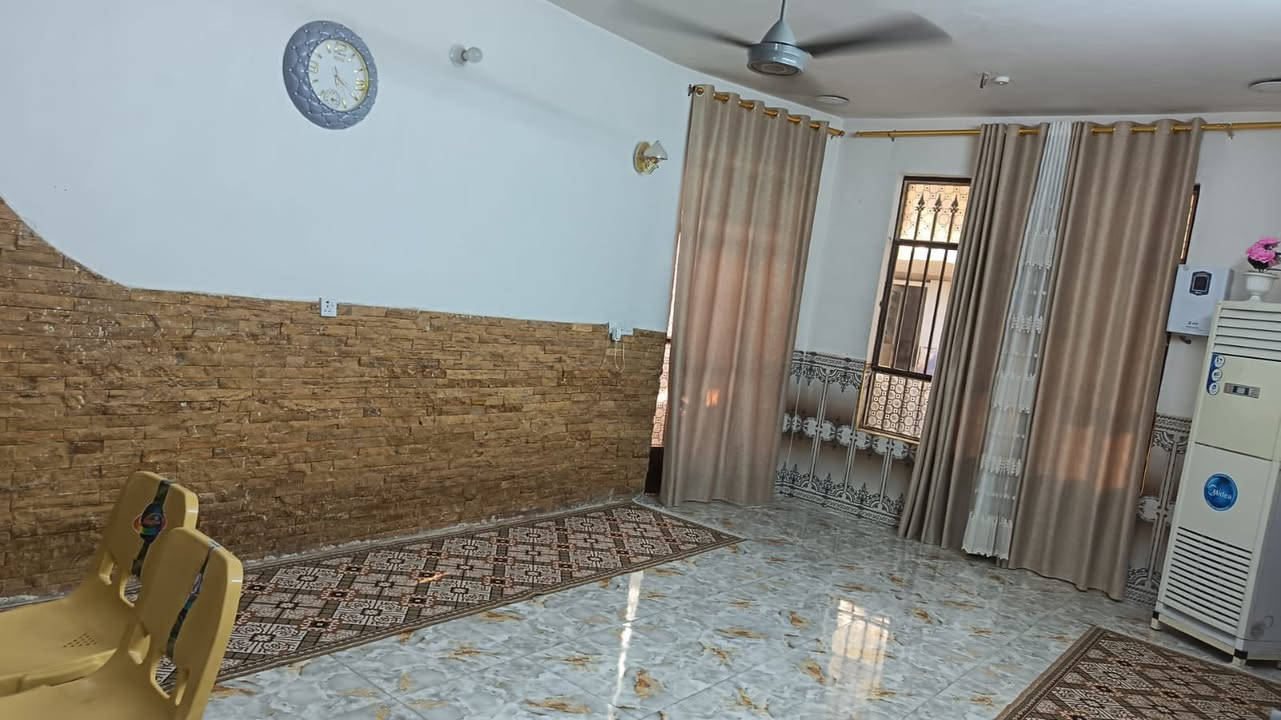 بيت مساحه ٣٢٠ متر قريب فلكه سلمان باك عقد ٣٥رقم***********
