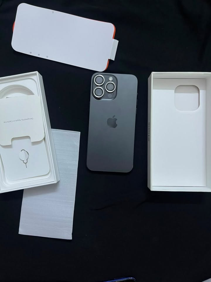 السلام عليكم
iPhone 15 pro max
تيتانيوم اسود كفالة
التخزين 265GB
دبل سيمكارت
بطارية 93% 
اول استخدام 2025/4
مكاني بغداد الشعب
السعر مليون و 75 وبي مجال " بسيط "
*********** للتواصل واتساب فقط
