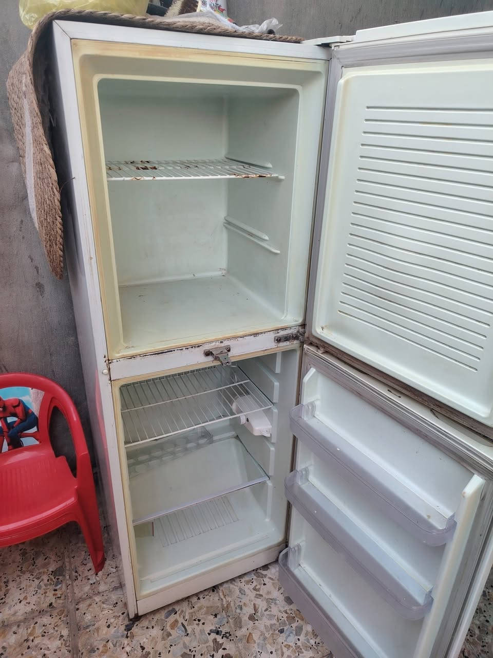 السلام عليكم ورحمة الله ثلاجه
دنكا للبيع ابد ما داخله تصليح
للبيع ***********
السعر
عل خاص
