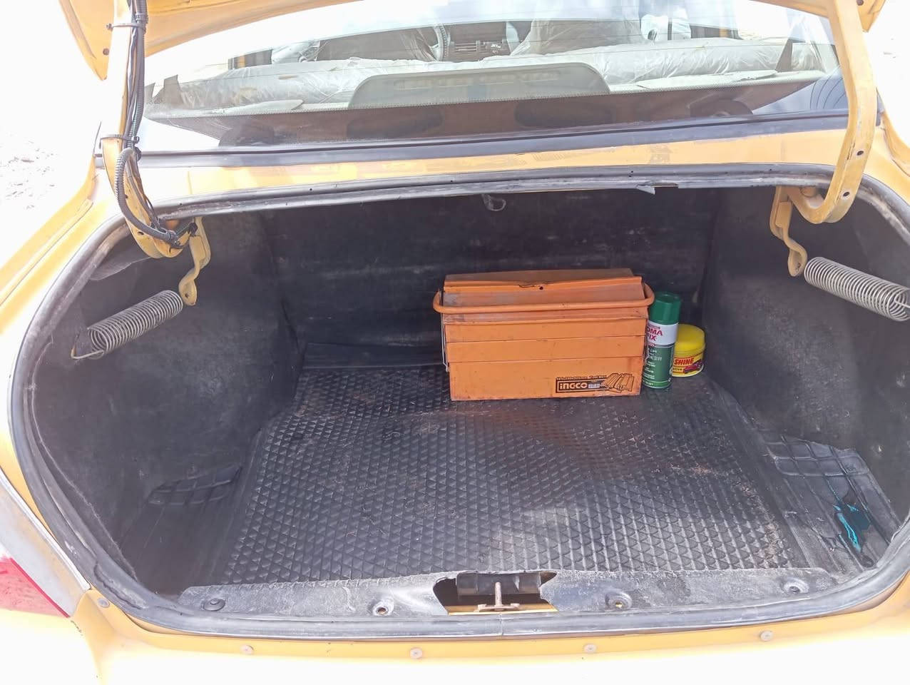 موديل 16 سنويه 27 مكينه كير صدر تخم تاير كله جديد داخلهه جديد شاشه كامره كهربائيات كلهه شغاله نقص كمبريسر ونقص باور ستيرن
السعر35وبيه مجال
‎0772 276 5772
