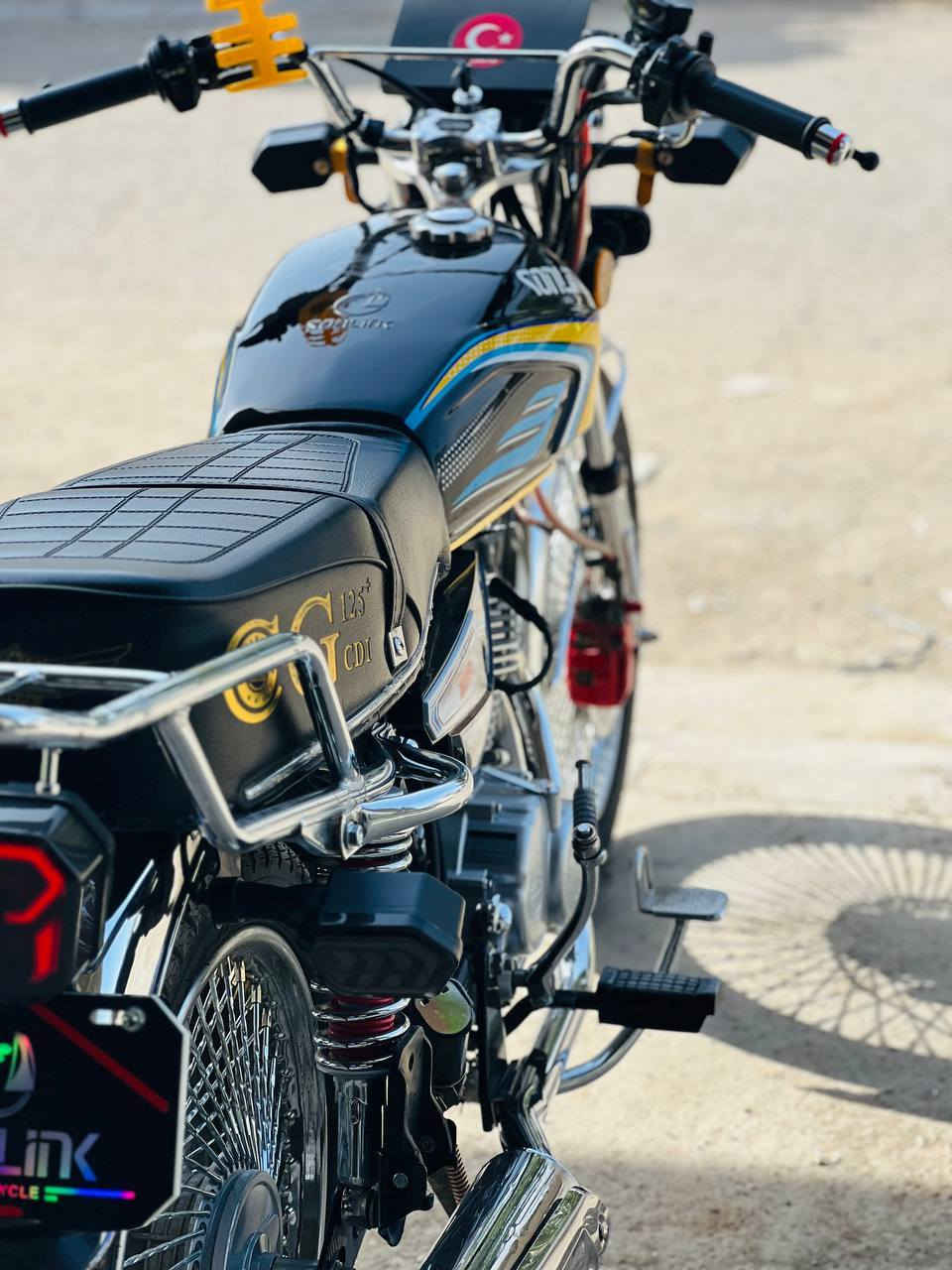 سلام عليكم دراجه موديل2025
للبيع بي فقط دشبول مايشتغل 
دراجه كله شرط صالنصه رياضي
اصل 4كير 
رقم صاحب الدراجه***********
