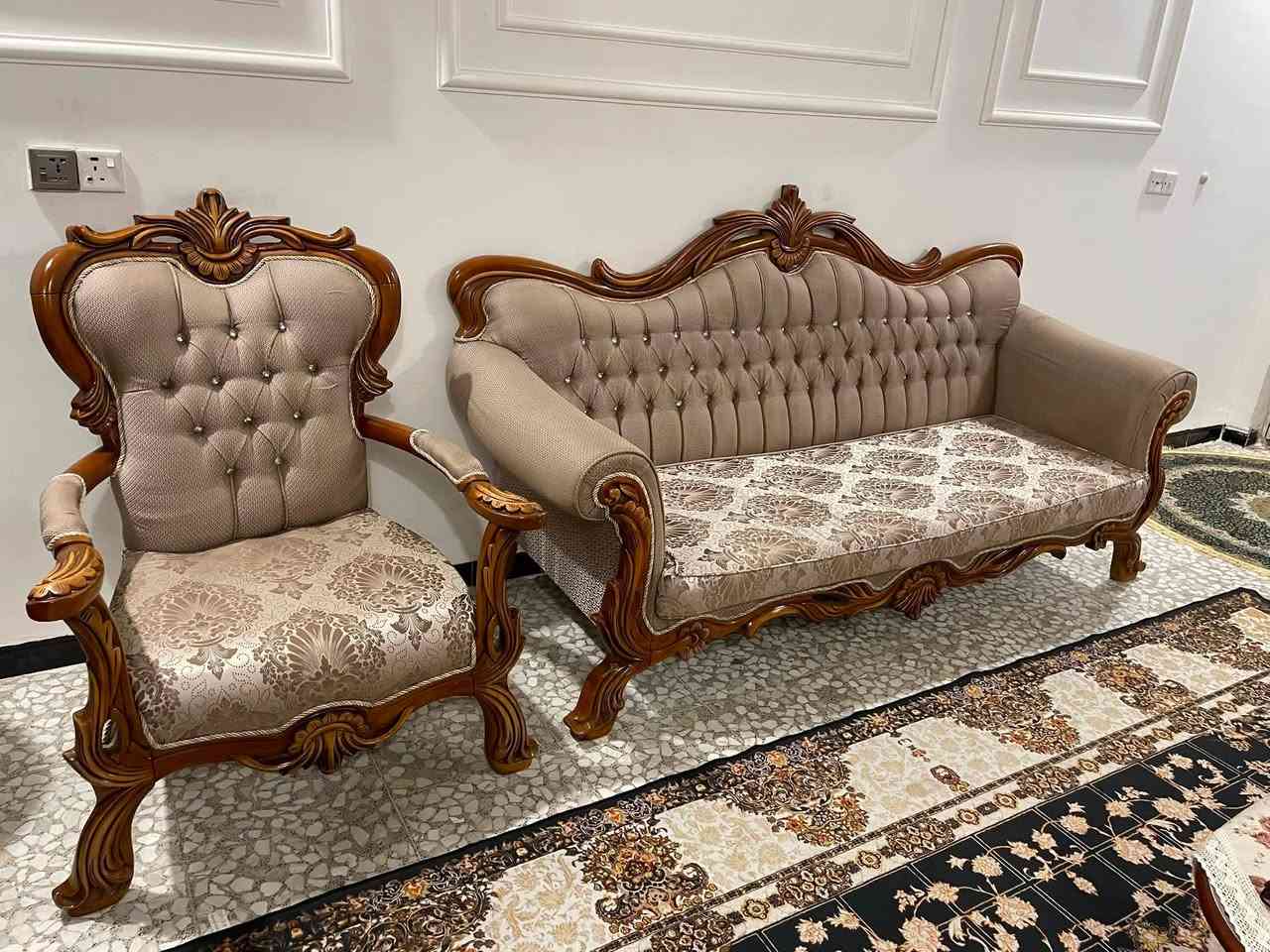 تخم زان مصري نضيف للبيع بغداد الزعفرانيه 10 مقاعد للتواصل ***********السعر 850الف
