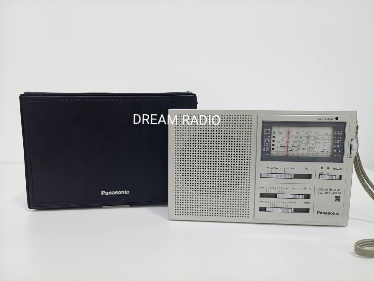 راديو باناسونيك 
انتاج اليابان 1977
موجات الجهاز FM/LW/MW/SW1/SW2
محوله باتري 
للاستفسار مراسلة الصفحه


**إذا كنت صاحب هذا الإعلان وتريد حذفه لأي سبب، رجاءا أرسل رسالة إلى الدعم الفني**