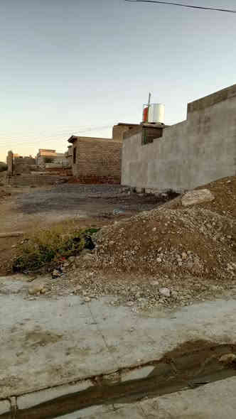 السلام عليكم... قطعة ارض 200 م للبيع في موصل حليله  سند 25 خدمات ماء وكهرباء وتبليلط الشاري يخابر...***********
