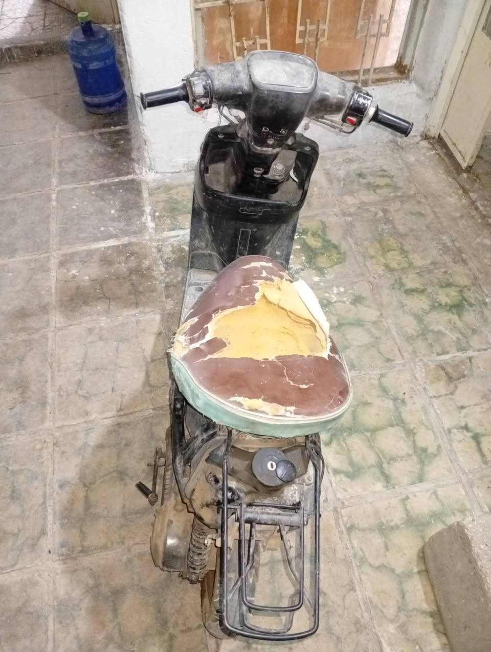 دراجه زعره لبيع عوزه صالنصه وتجفيت ابيع كوم حديد ب60 وبيها مجال ديوانيه عروبه ***********
